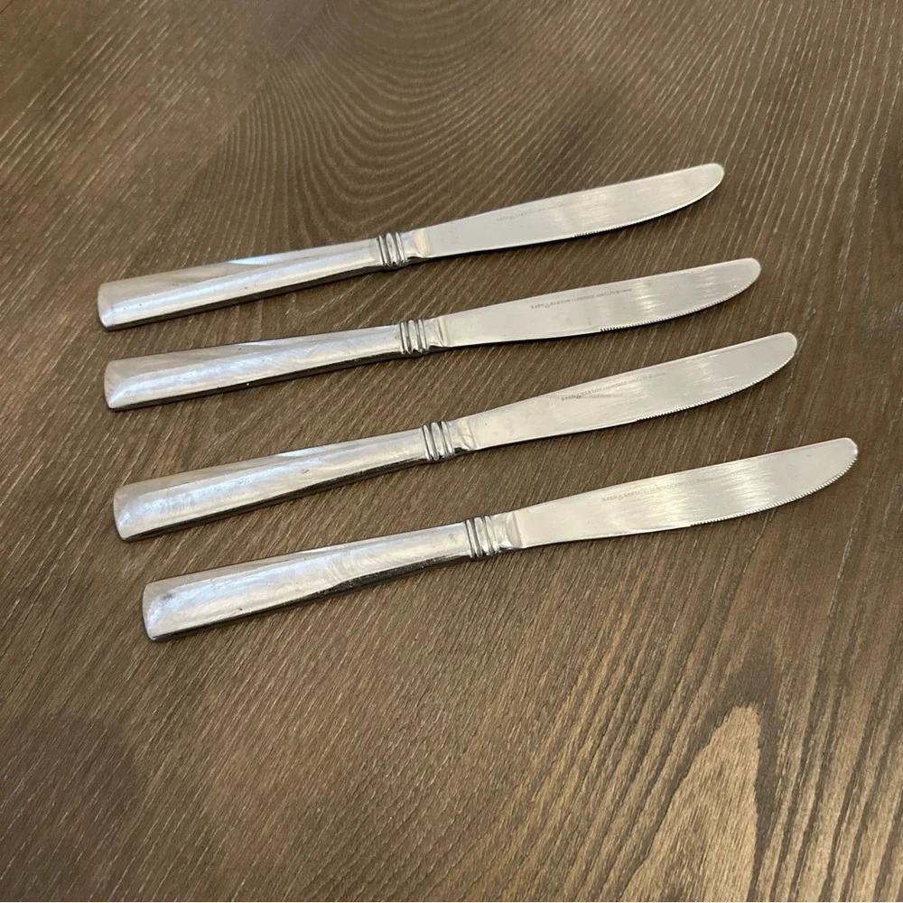 Set of 4 Reed & Barton Regent Heritage Mint Solid‎ Handle Dinner Knifes Flatware